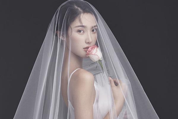 拍婚纱照穿什么
