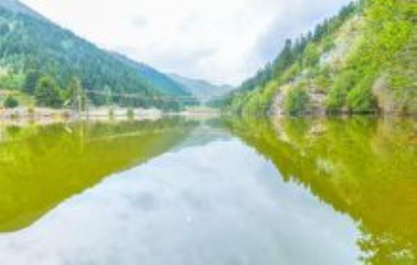 达尔宗湖甘肃景点