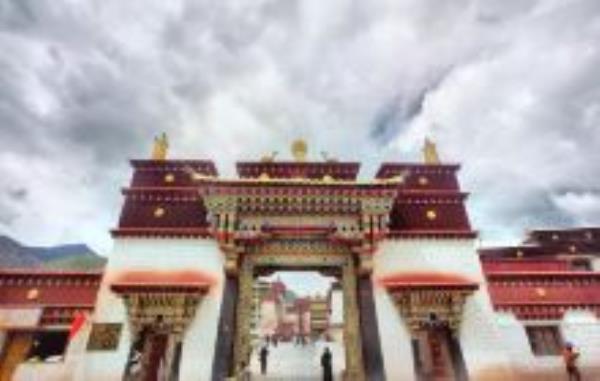 强巴林寺西藏景点