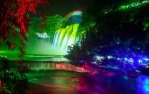 黄果树瀑布夜游贵州景点