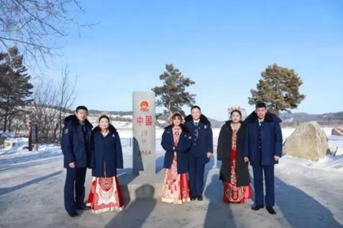 “情定火焰蓝，爱在最北方”！他们相约漠河举行集体婚礼