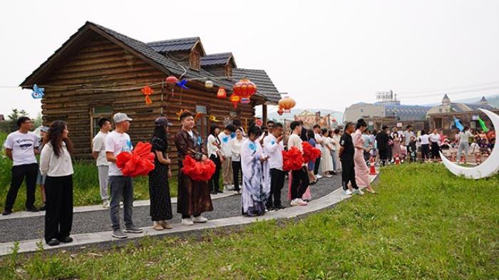 “婚礼大绣球 抛出正能量” 婚礼中国大爱传递暨兴安盟第二届远行式婚旅联谊交友活动举办