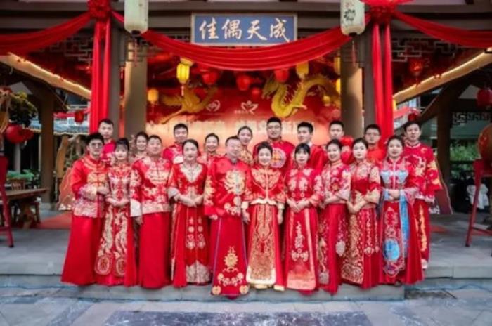 重庆大足举办“心心相印迎新春 共倡文明新婚俗”集体婚礼