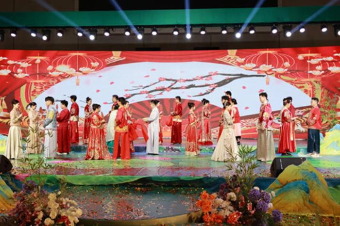 2023年山东省滕州市职工集体婚礼礼成