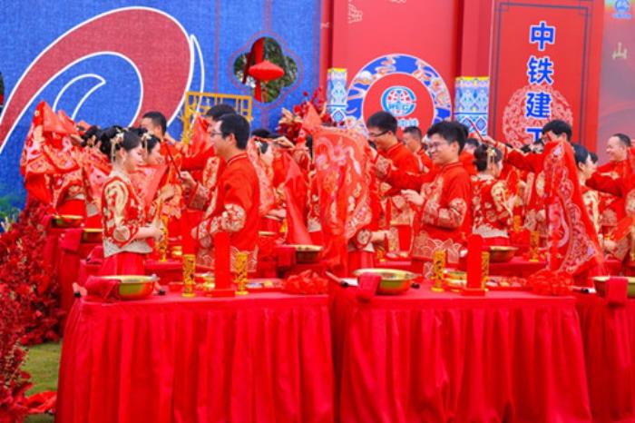 中国中铁建工集团举办2023年集体婚礼