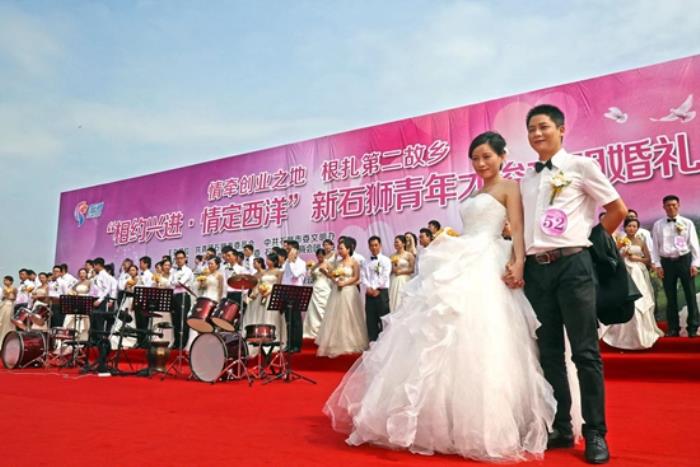 福建石狮：移风易俗简办婚礼 不比排场改做公益