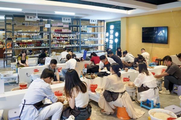 热恋一夏！长沙市妇联架“鹊桥”，单身青年相约铜官窑觅良缘