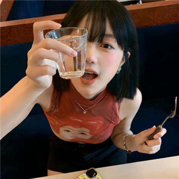 丽江伴游连泳倩
