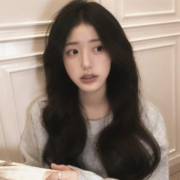 怀疑女人出轨了,质问她她却装作没事也不发脾气