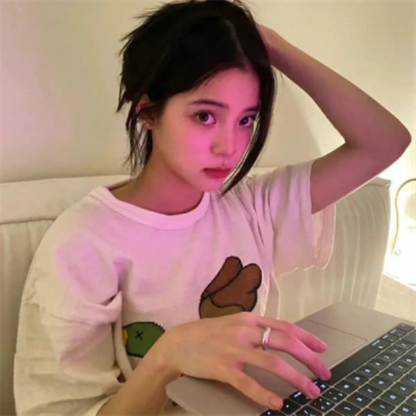 玉树伴游碧怜珊 玉树伴游碧怜珊